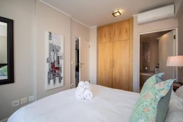 2 Bedroom Apartment in the popular funky Rockwell. Apartment, Cape Town - 3