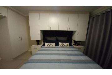 2 Bedroom Apartment in Umhlanga Apartment, Durban - 2