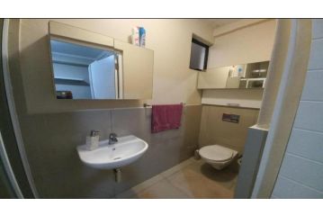 2 Bedroom Apartment in Umhlanga Apartment, Durban - 5