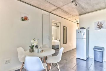 2 Bedroom Secure Pool Strong WiFi Apartment, Cape Town - 1