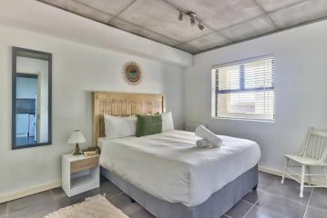 2 Bedroom Secure Pool Strong WiFi Apartment, Cape Town - 3