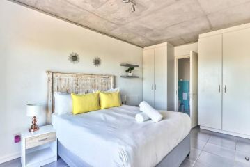 2 Bedroom Secure Pool Strong WiFi Apartment, Cape Town - 5