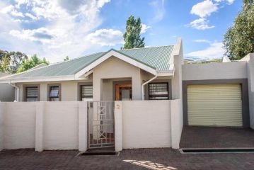 2 The Mews - easy walk to town and the CVC Apartment, Clarens - 1