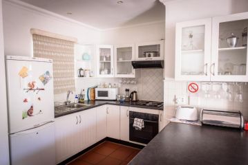 2 The Mews - easy walk to town and the CVC Apartment, Clarens - 3