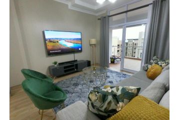 King Size 2 Bed 2 Bath Apartment with complex Braai & Pool Area - Next to Gateway Apartment, Durban - 1