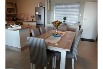 223 Whale View Apartment, Hermanus - 3