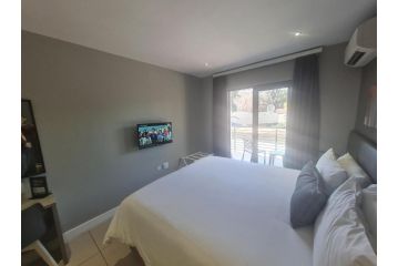 226 on Bath, Modern Apartment, Johannesburg - 1