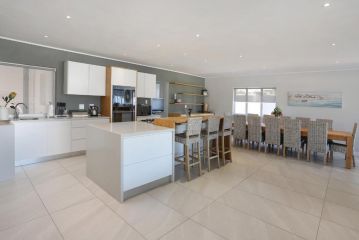 269 on Main Holiday Home Villa, Hermanus - 5