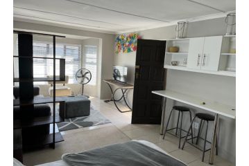 28 on Symonds Lux studio detached Apartment, George - 4