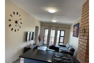 Mall of Africa Spot Apartment, Midrand - 3