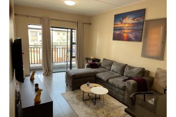 Mall of Africa Spot Apartment, Midrand - 5