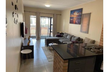 Mall of Africa Spot Apartment, Midrand - 2