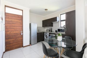 2Bedroom apartment in a secure golf estate.WIFI Apartment, Roodepoort - 1