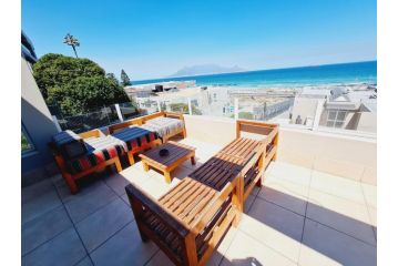 2WhiteWaters Bloubergstrand Homestay Guest house, Bloubergstrand - 4