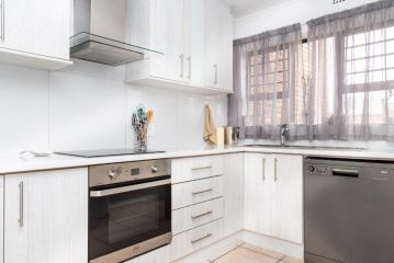 Modern Beachfront 3 Bed Town House with garden 2 Coraldu, Blouberg, Cape Town Guest house, Bloubergstrand - 3