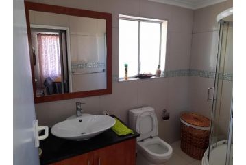 3 bedroom Apartment with 1 Bathroom, Hermanu Beach Club 143 Apartment, Hermanus - 3