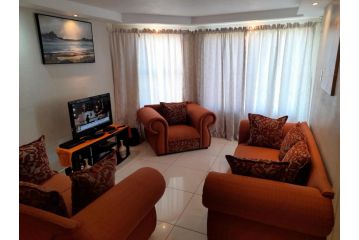 3 bedroom Apartment with 1 Bathroom, Hermanu Beach Club 143 Apartment, Hermanus - 2