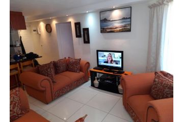 3 bedroom Apartment with 1 Bathroom, Hermanu Beach Club 143 Apartment, Hermanus - 4