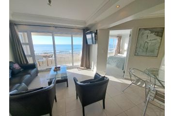 3 Bedroom Sea Facing Family Stay Apartment, Cape Town - 1