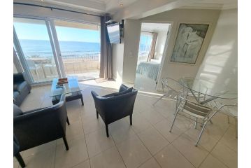 3 Bedroom Sea Facing Family Stay Apartment, Cape Town - 2