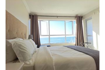 3 Bedroom Sea Facing Family Stay Apartment, Cape Town - 4