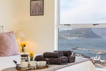 3 Bedroom Townhouse in Simons Town with panoramic sea views Apartment, Cape Town - 4