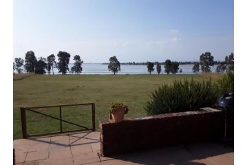 Vaal Dam Waterfront Holiday Accommodation Guest house, Deneysville - 1