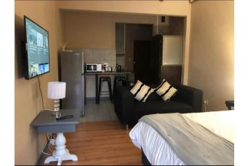 @ 3 Carl Street Apartment, Klerksdorp - 2