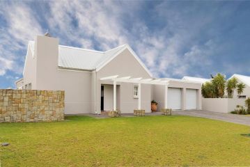 Trafford Cottage on Kingswood Golf Estate Guest house, George - 2