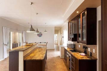 Trafford Cottage on Kingswood Golf Estate Guest house, George - 5