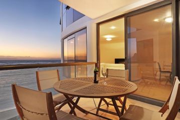 Ocean View 304 by HostAgents Apartment, Cape Town - 2