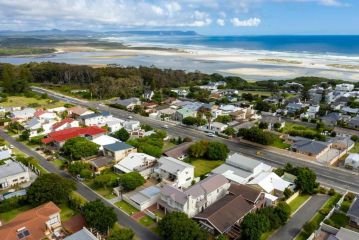 305, 6th Street Voelklip by Top Destinations Rentals Guest house, Hermanus - 5