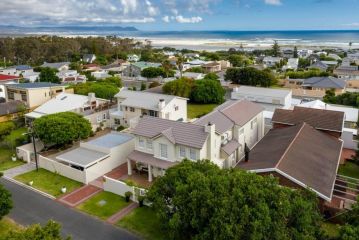 305, 6th Street Voelklip by Top Destinations Rentals Guest house, Hermanus - 2