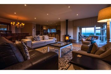 Home with an Ocean View Villa, Hermanus - 5