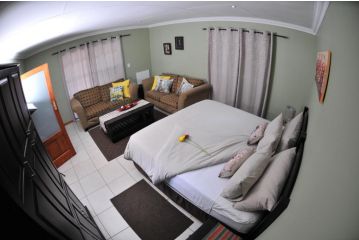 Summer Garden Guest House (The Flower Box) Apartment, Benoni - 2