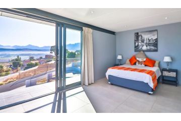 36 Boundary Apartment, Mountainside, Gordon's Bay Apartment, Cape Town - 4
