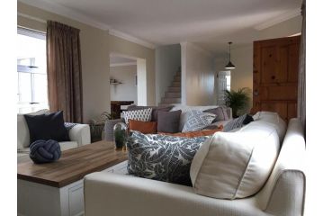 'On Point' Spacious Beach House - Jeffreys Bay Guest house, Jeffreys Bay - 3