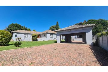 4 bedroom guesthouse in Glenhazel with pool Guest house, Johannesburg - 5