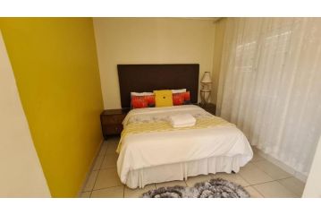 4 bedroom guesthouse in Glenhazel with pool Guest house, Johannesburg - 3