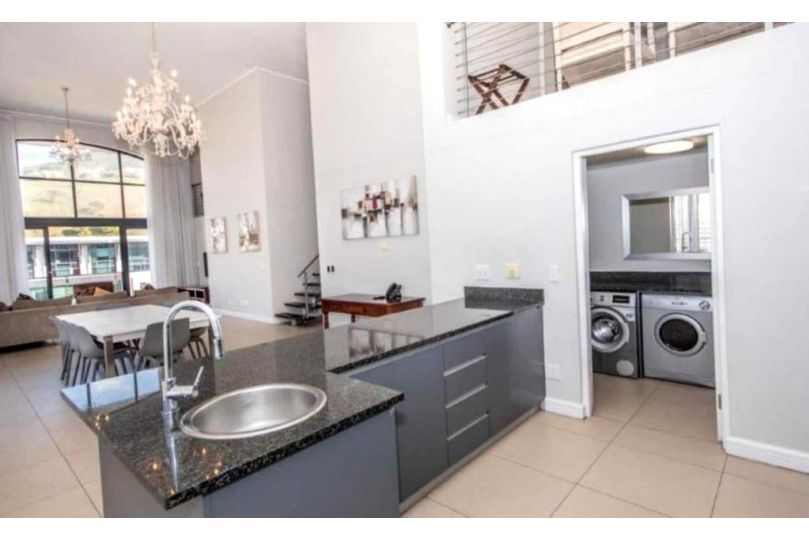 4 Bedroom Penthouse Guest house, Cape Town - imaginea 19