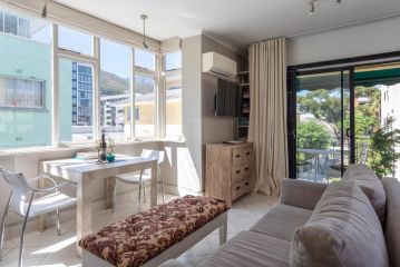 Cosy and Classy Sea Point Apartment, Cape Town - 4