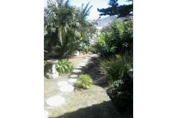 40 on Main Self Catering Apartment, Hermanus - 2