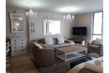 402 Hibernian Towers Luxury Self Catering Accommodation Apartment, Cape Town - 2