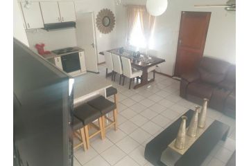 5 bedroom home in Langebaan, located close to Club Mykanos and Laguna Mall Guest house, Langebaan - 1