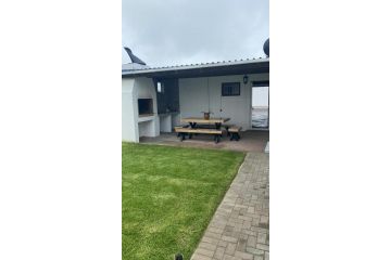 5 bedroom home in Langebaan, located close to Club Mykanos and Laguna Mall Guest house, Langebaan - 5