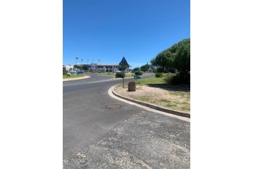 5 bedroom home in Langebaan, located close to Club Mykanos and Laguna Mall Guest house, Langebaan - 3