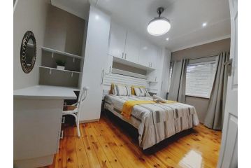 Vision Achievers Port Elizabeth - 5 Bedroom perfect for groups Apartment, Port Elizabeth - 4